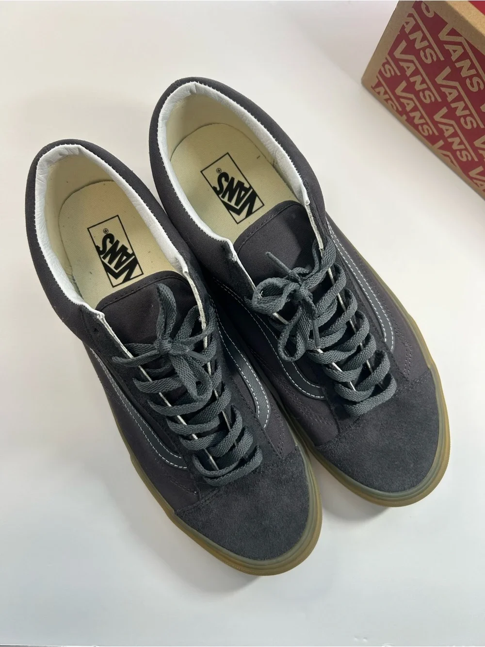 Vans Men's Dark Gray Suede Old Skool Sneakers with Gum Sole, Never Worn,